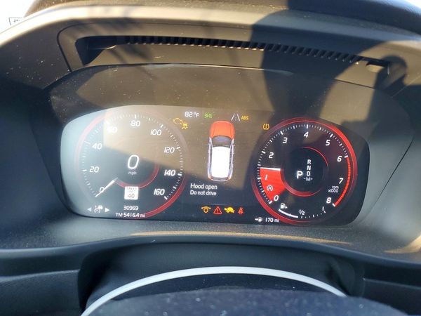 2020 VOLVO XC40