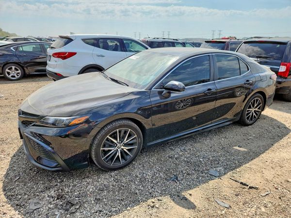 2021 TOYOTA CAMRY SE — Front 3/4