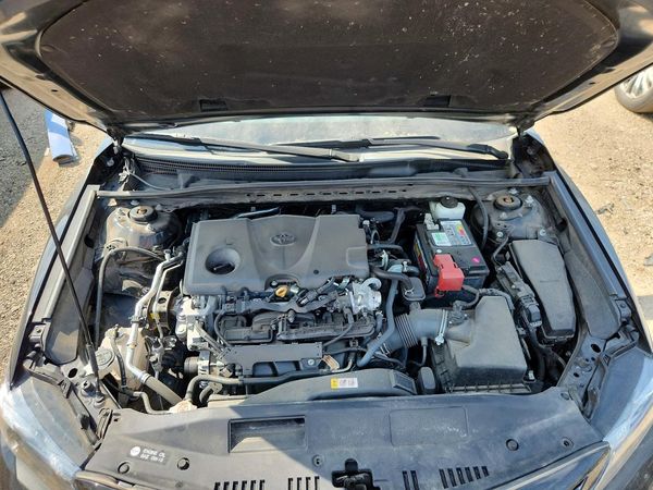 2021 TOYOTA CAMRY SE — Engine bay