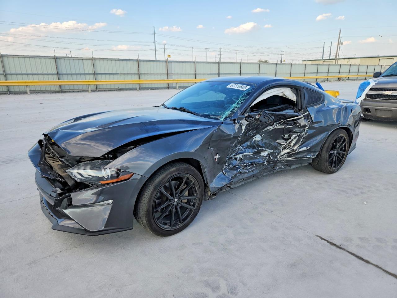2018 FORD MUSTANG I4 Coupe — Front 3/4