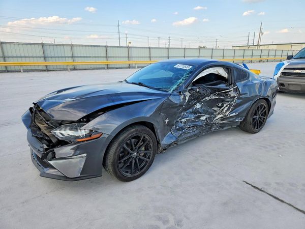 2018 FORD MUSTANG I4 Coupe — Front 3/4