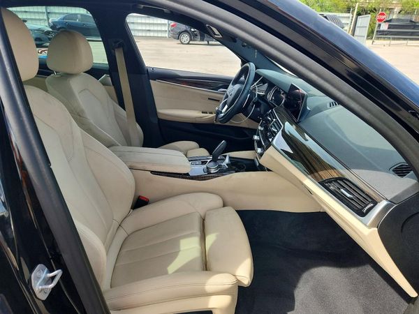 2019 BMW 530