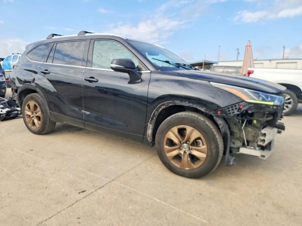 2022 TOYOTA HIGHLANDER Special Edition — Passenger 3/4