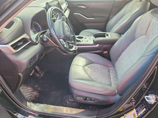 2022 TOYOTA HIGHLANDER Special Edition — DENT
