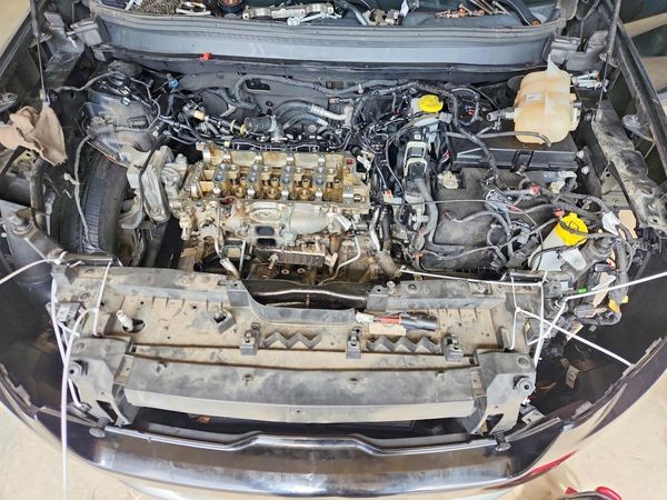 2019 JEEP GRAND CHER Limited — Engine bay