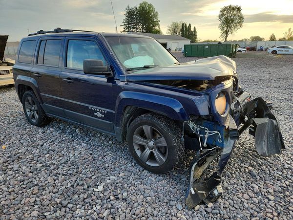 2013 JEEP PATRIOT Latitude — Passenger 3/4