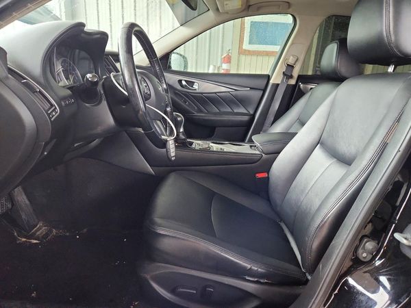 2015 INFINITI Q50 — DENT