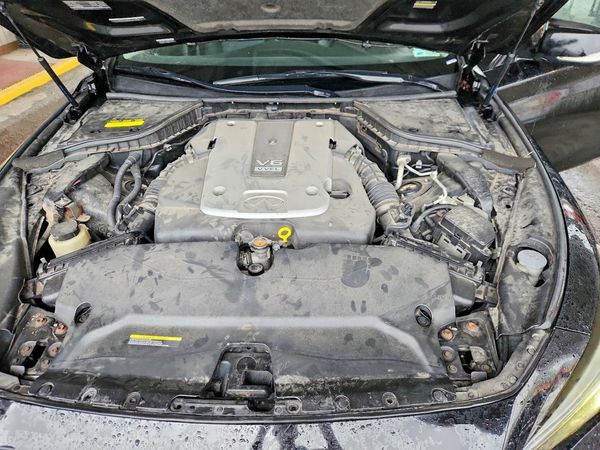 2015 INFINITI Q50 — Engine bay