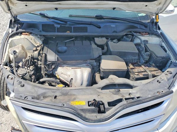 2014 TOYOTA VENZA XLE — Engine bay