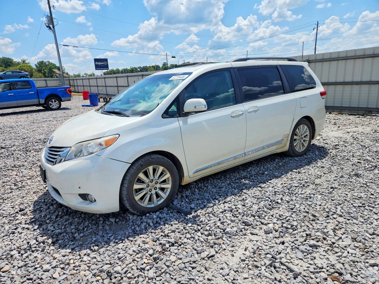 2014 TOYOTA SIENNA