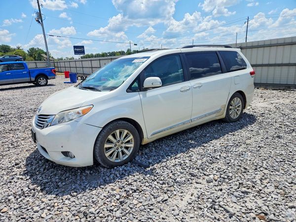 2014 TOYOTA SIENNA