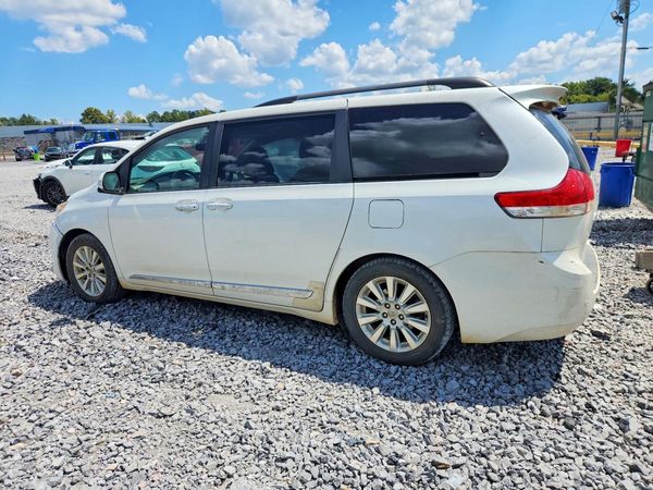 2014 TOYOTA SIENNA