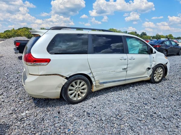 2014 TOYOTA SIENNA
