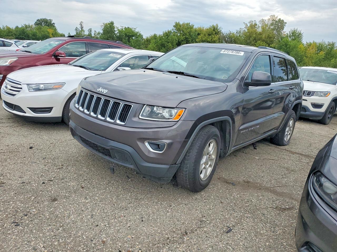 2014 JEEP CHEROKEE LAREDO 4X4 — Front 3/4