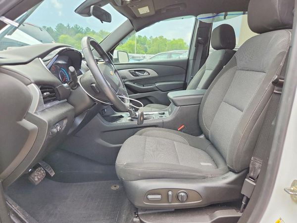 2022 CHEVROLET TRAVERSE LT — DENT