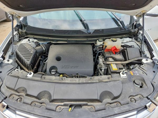 2022 CHEVROLET TRAVERSE LT — Engine bay