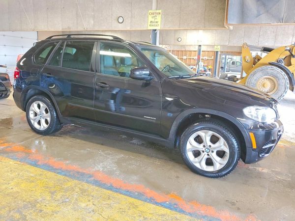 2012 BMW X5 xDrive50i — Passenger 3/4