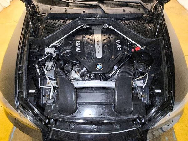2012 BMW X5 xDrive50i — Engine bay