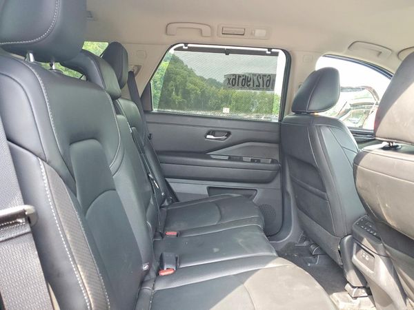 2024 NISSAN PATHFINDER SL