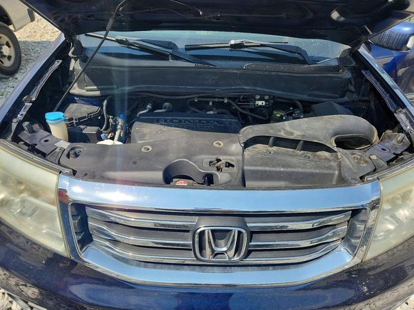 2014 HONDA PILOT TOURING — Engine bay