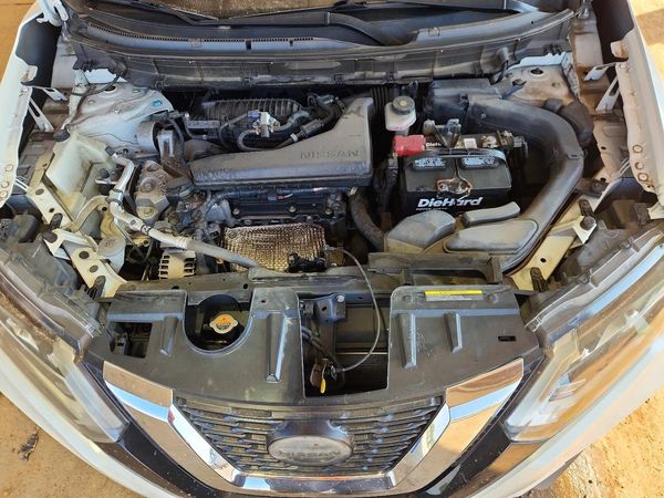 2018 NISSAN ROGUE — Engine bay