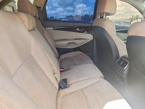 2017 KIA SORENTO L, LX