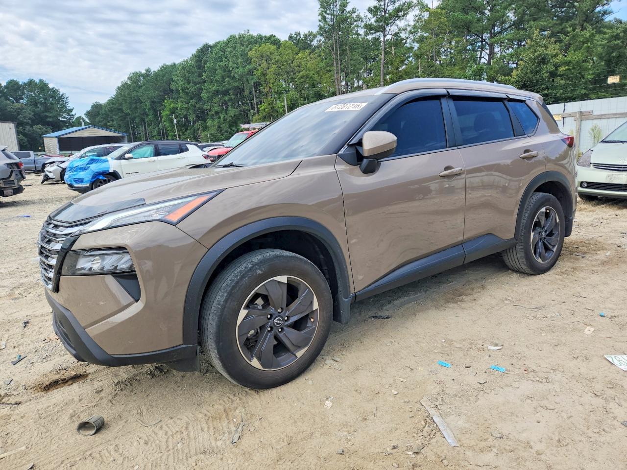 2025 NISSAN ROGUE SV — Front 3/4