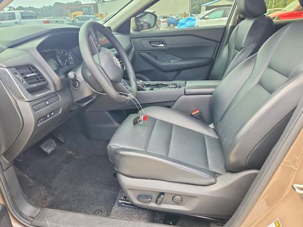 2025 NISSAN ROGUE SV — DENT