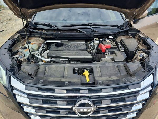 2025 NISSAN ROGUE SV — Engine bay