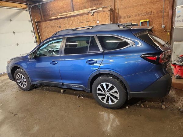 2022 SUBARU OUTBACK Premium