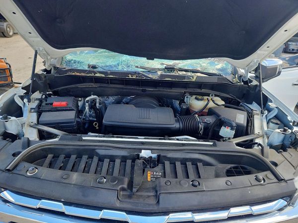 2020 CHEVROLET SILVERADO LTZ — Engine bay