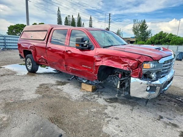 2018 CHEVROLET SILVERADO LT — Passenger 3/4
