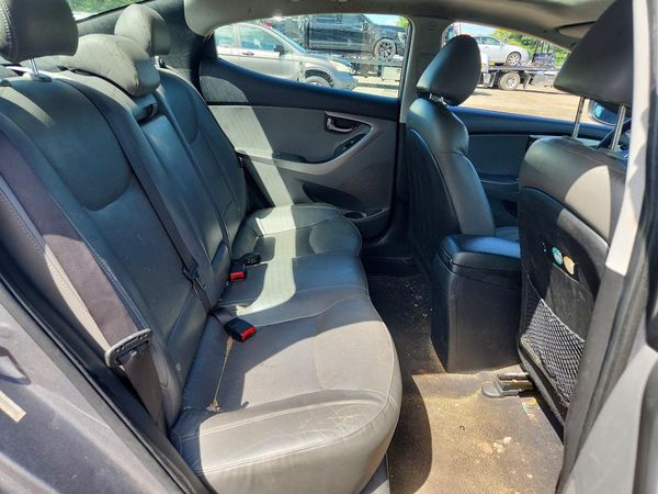 2012 HYUNDAI ELANTRA