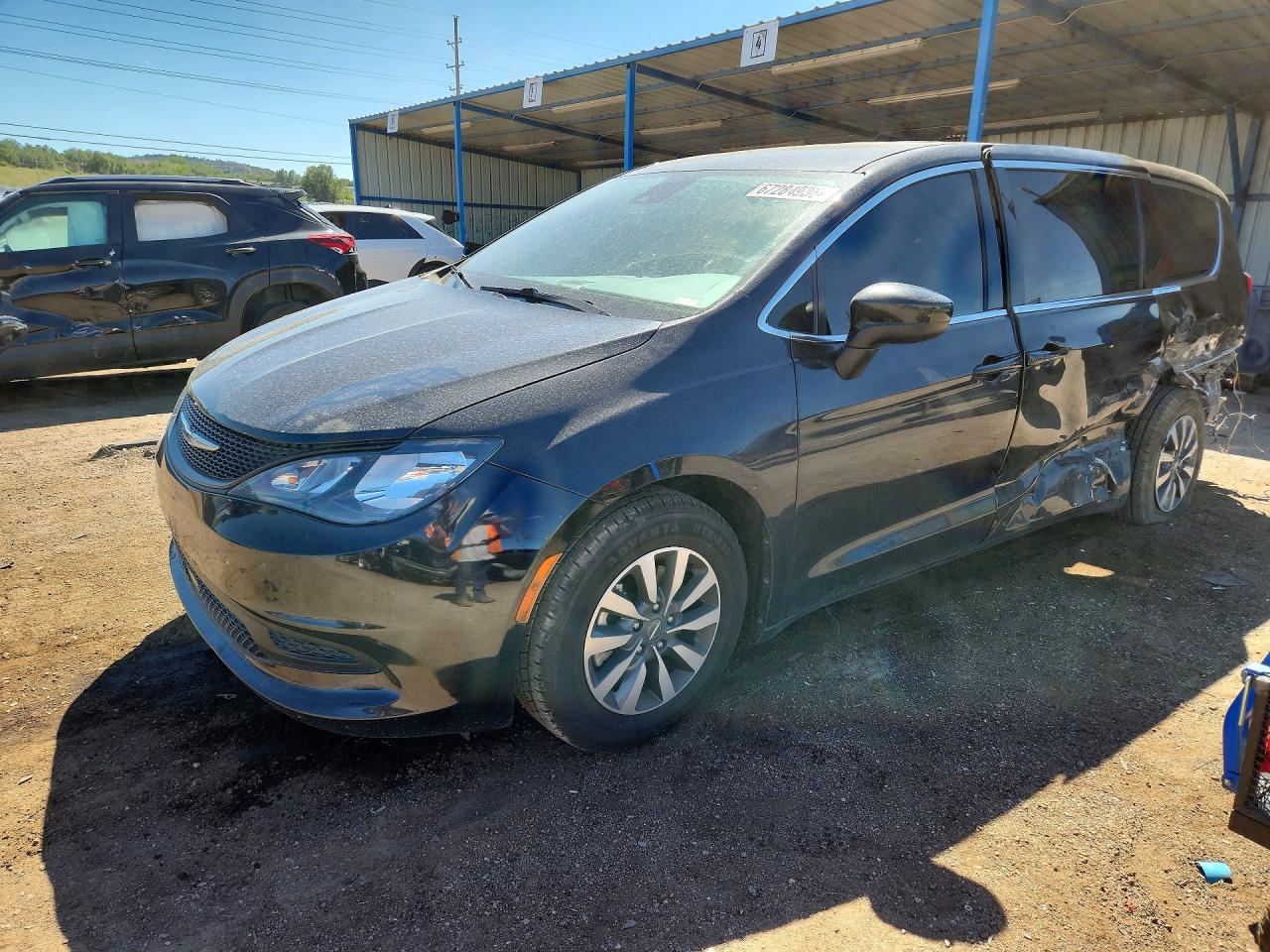 2022 CHRYSLER VOYAGER