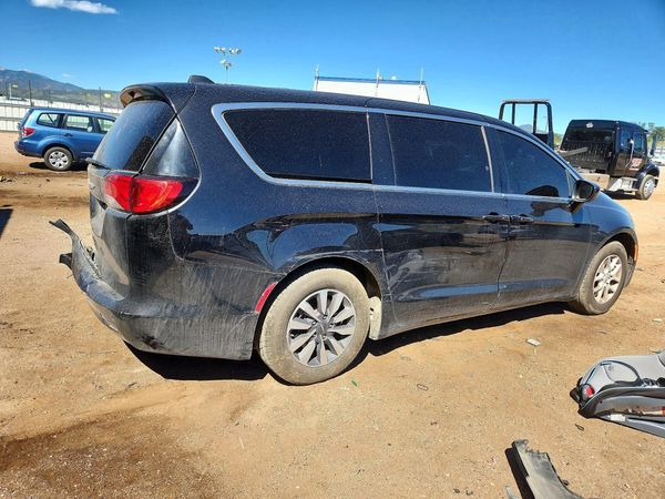 2022 CHRYSLER VOYAGER