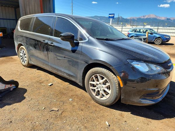 2022 CHRYSLER VOYAGER