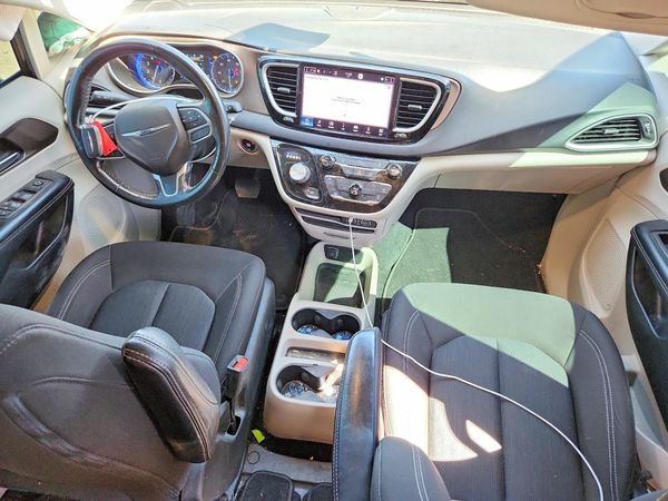 2022 CHRYSLER VOYAGER