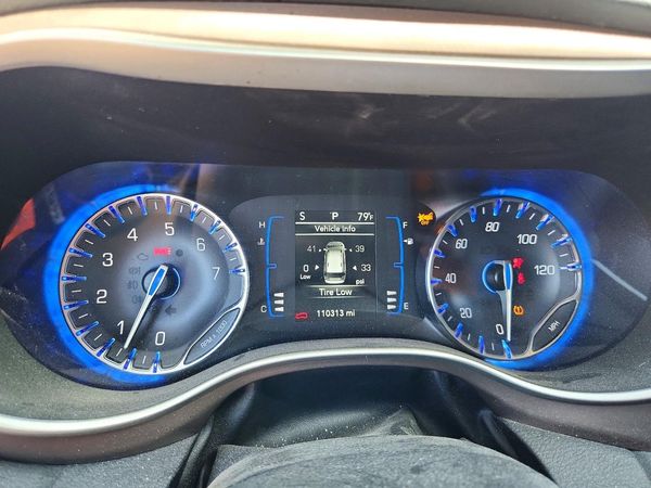 2022 CHRYSLER VOYAGER