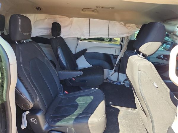 2022 CHRYSLER VOYAGER