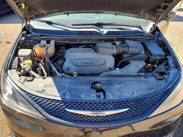 2022 CHRYSLER VOYAGER