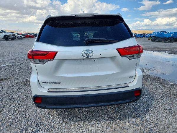 2017 TOYOTA HIGHLANDER