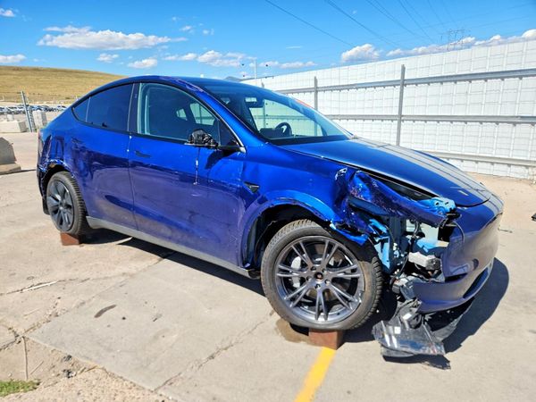 2025 TESLA MODEL Y — Passenger 3/4