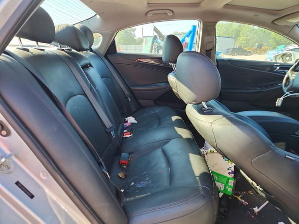 2012 HYUNDAI SONATA Middle level