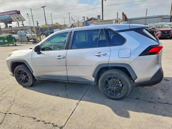 2022 TOYOTA RAV4 LE
