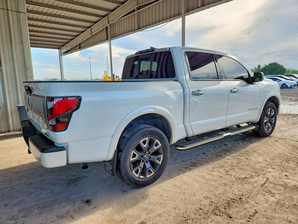 2023 NISSAN TITAN Crew Cab