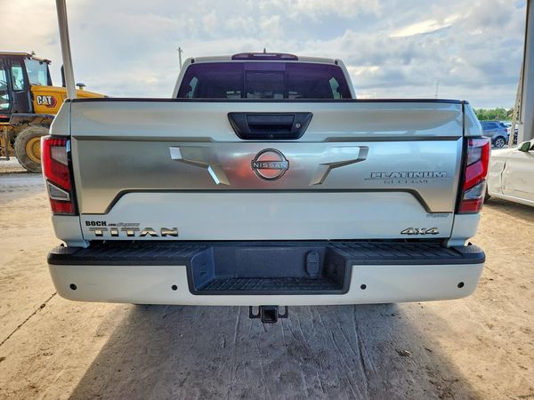 2023 NISSAN TITAN Crew Cab