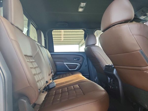 2023 NISSAN TITAN Crew Cab