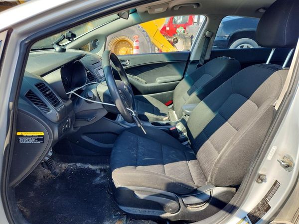 2016 KIA FORTE GL (Middle-Low Grade)