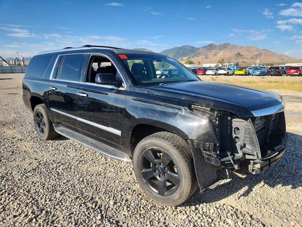 2015 CADILLAC ESCALADE ESV Luxury — Passenger 3/4