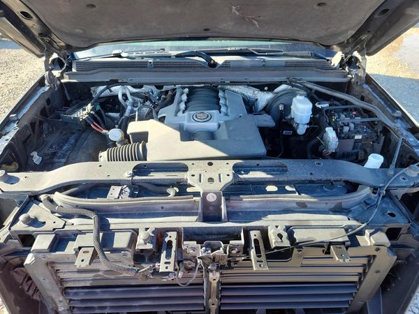 2015 CADILLAC ESCALADE ESV Luxury — Engine bay